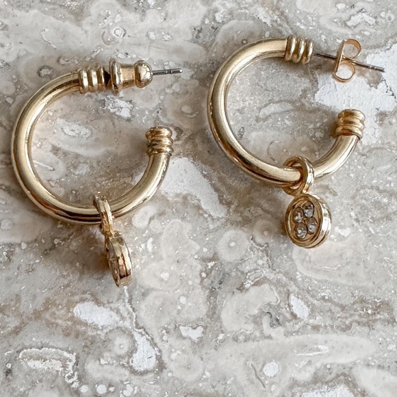 Small gold‎ 80s hoops - Picture 2 of 3